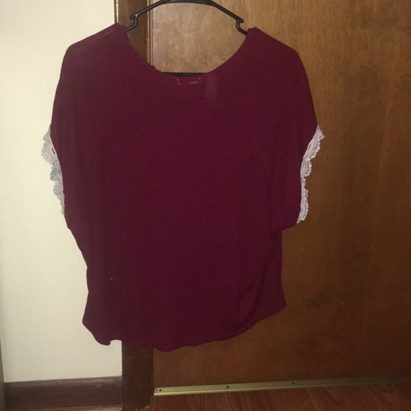 Maroon top with lose sleeves - Picture 2 of 3